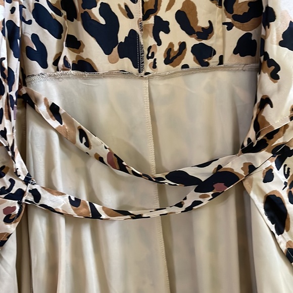Beautiful Preowned wrap dress size Large animal print lined bottom HYFYE HYFVE - Picture 11 of 11